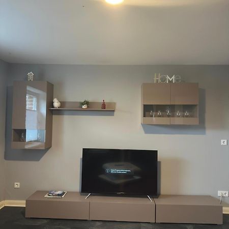Gesamte Wohnung Mit Parkplatz Halstenbek Exterior foto