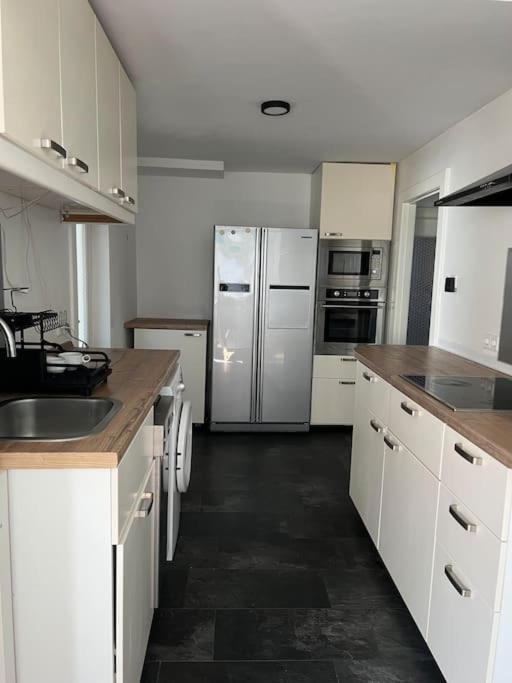 Gesamte Wohnung Mit Parkplatz Halstenbek Exterior foto