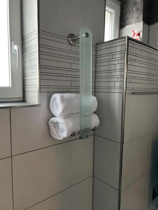 Gesamte Wohnung Mit Parkplatz Halstenbek Exterior foto