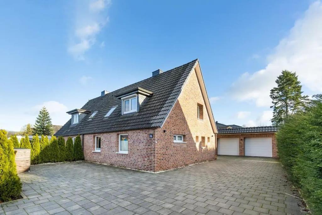 Gesamte Wohnung Mit Parkplatz Halstenbek Exterior foto